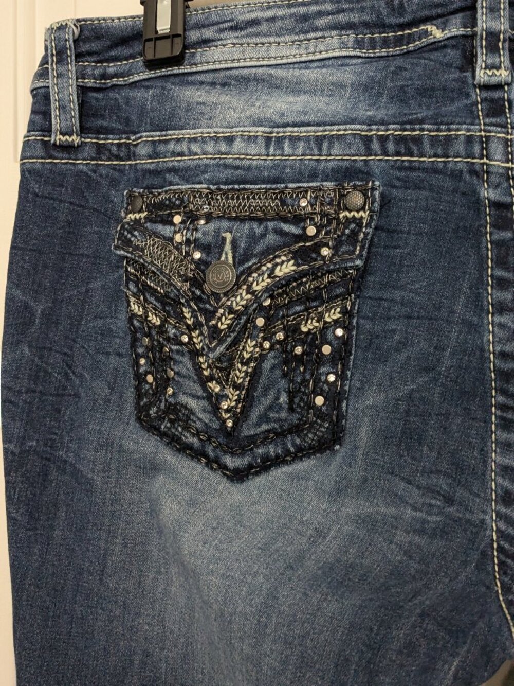 Vigoss Plus-Size Cropped Denim Capri Jeans - Blue - Picture 7 of 12